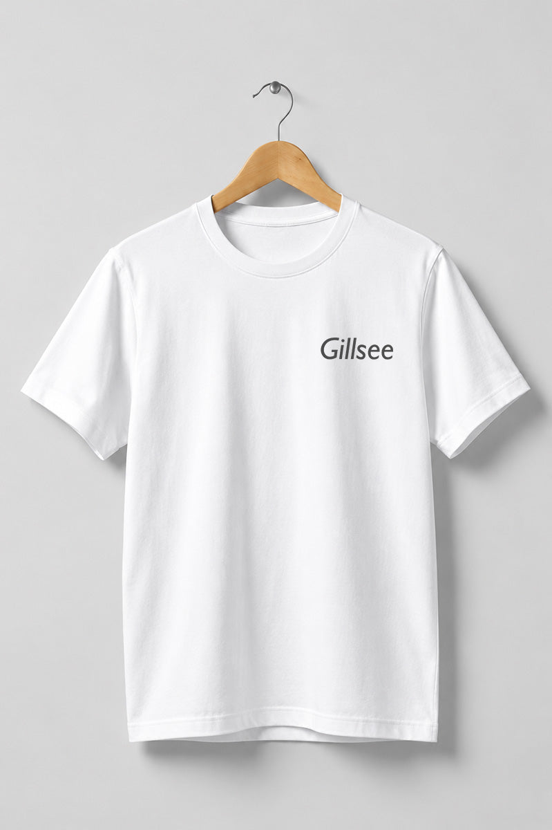 GILLSEE白Tシャツの前面、胸元のロゴ